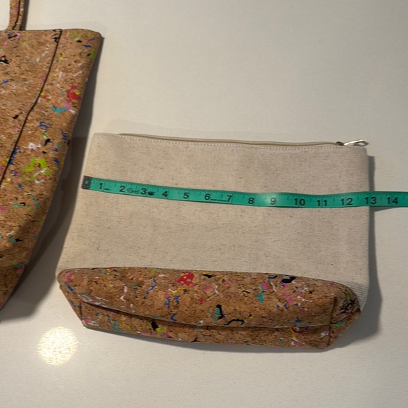 👜Cork Recycled ♻️Tote Bag So cute! Like New! With insert makeup bag Street Level - Picture 6 of 9